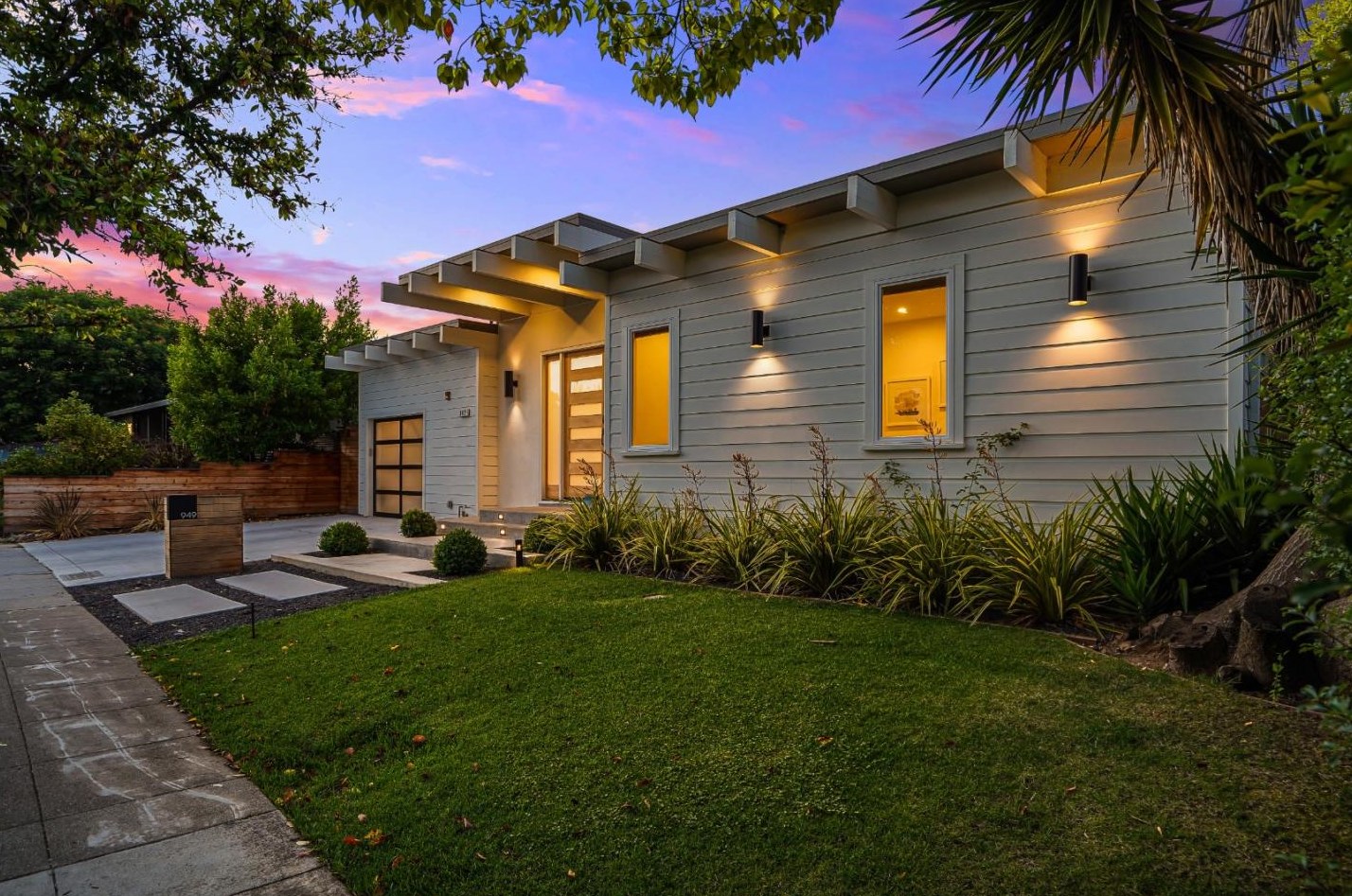 949 Rosewood Dr, San Mateo, CA 94401-4214