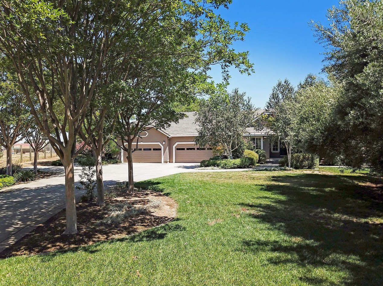 10000 Walter Welsher Ct, Gilroy, CA 95020