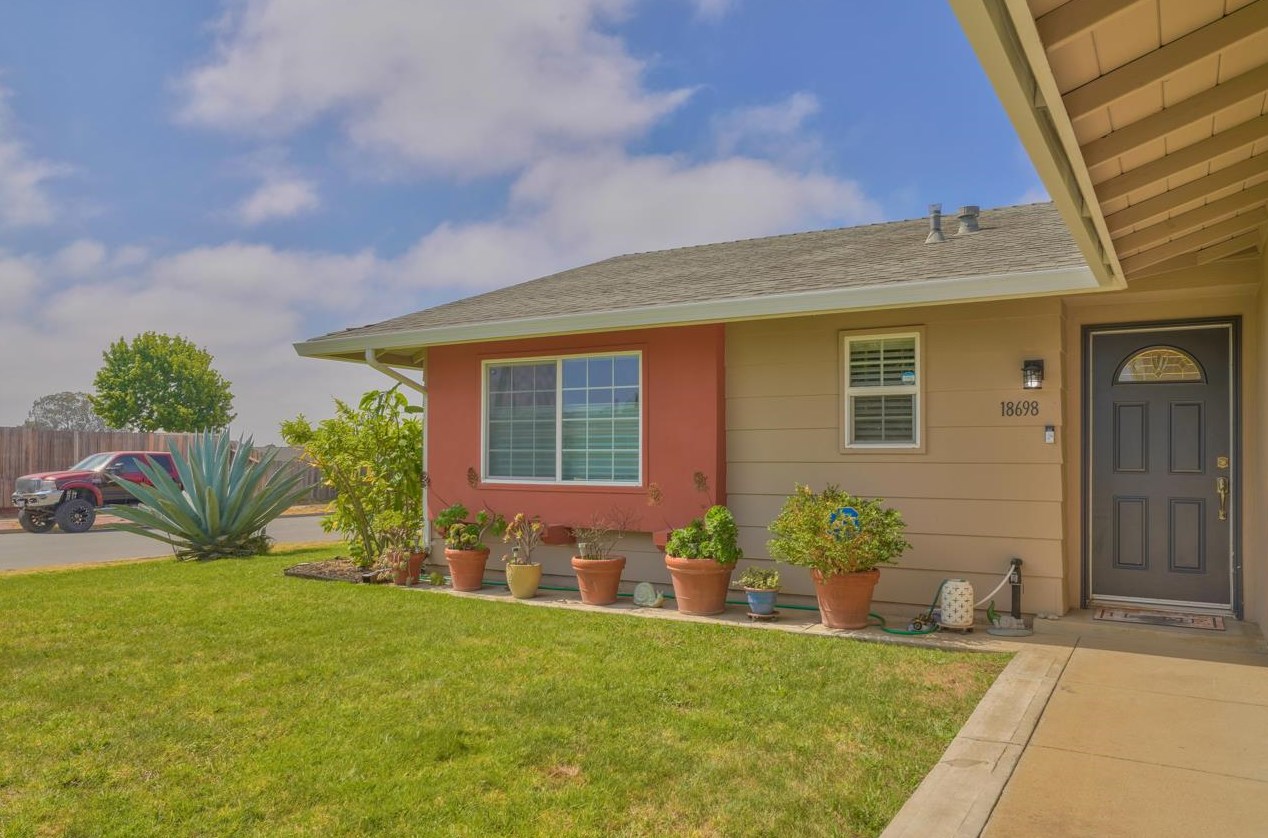 18698 Eisenhower St, Salinas, CA 93906-1627