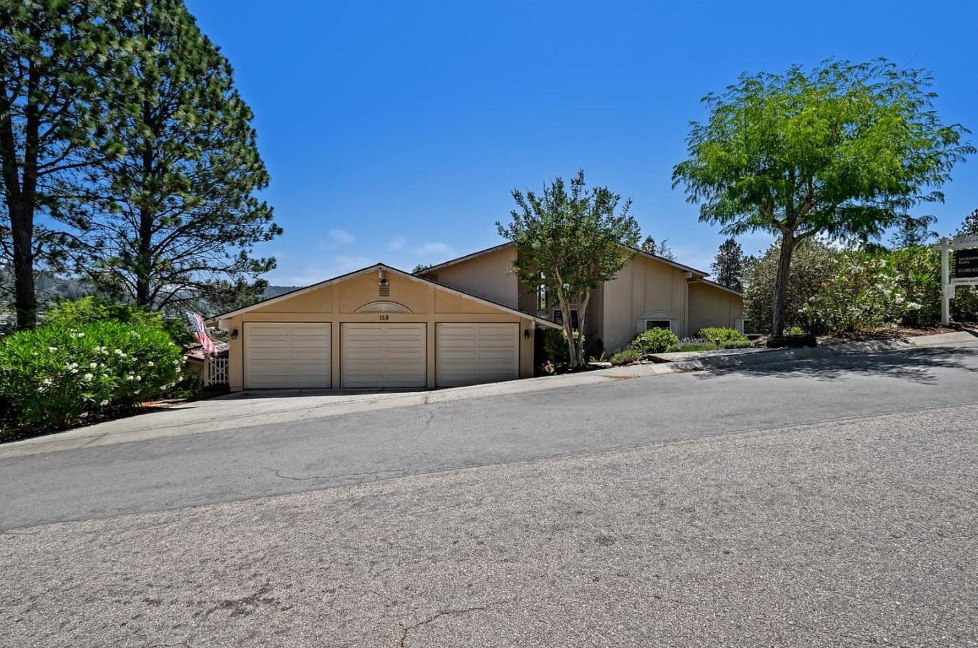 159 Twin Pines Dr, Santa Cruz, CA 95066-3935