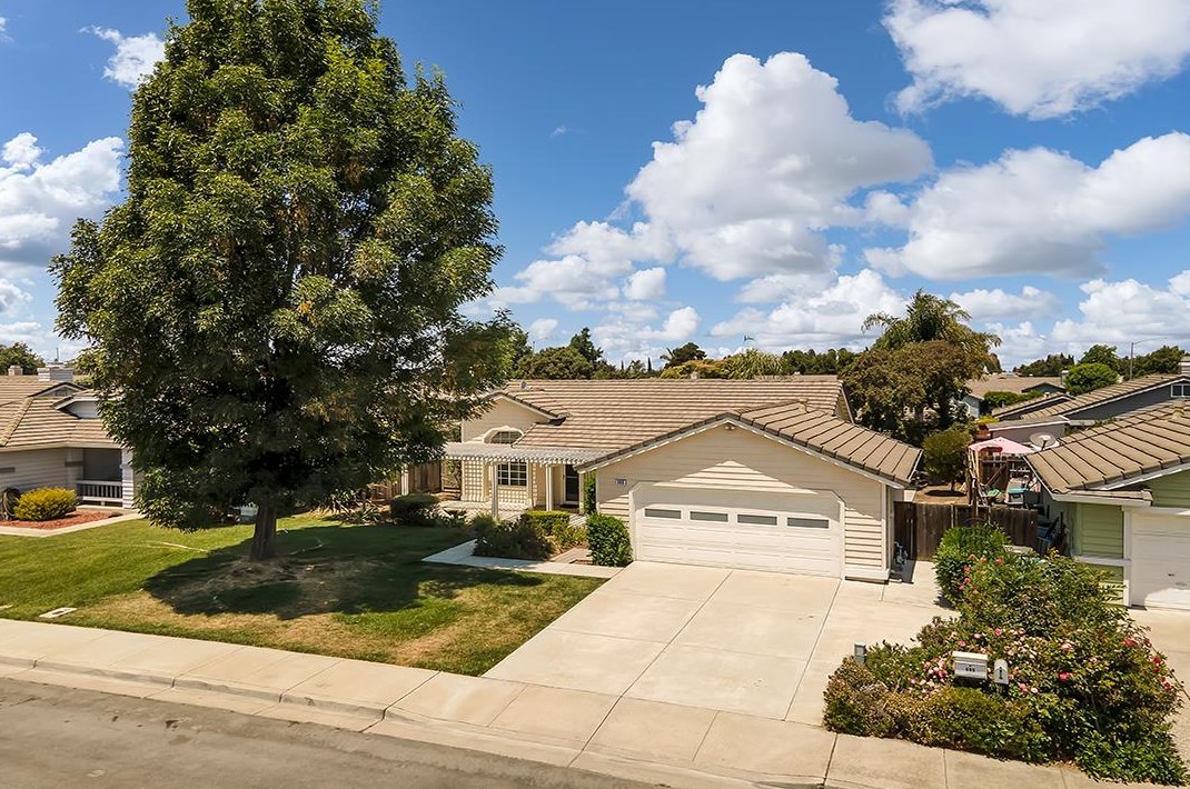 680 Liege Dr, Hollister, CA 95023