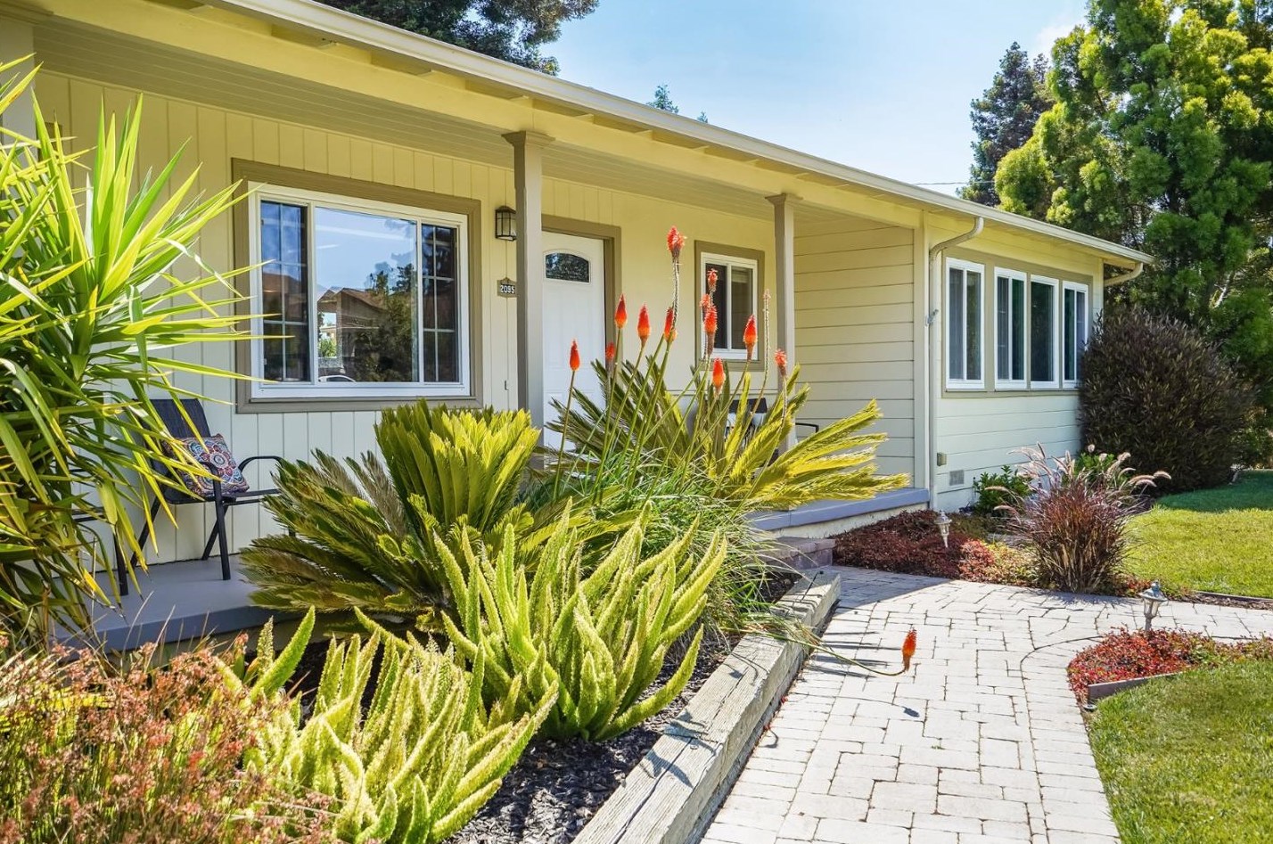 2095 Queens Ln, San Mateo, CA 94402-3930