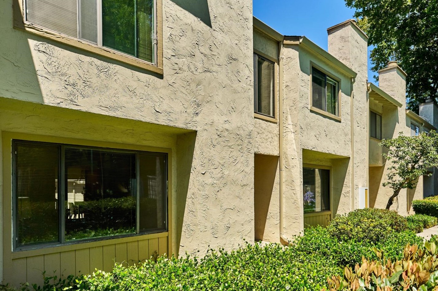 17 Moonbeam Dr, Mountain View, CA 94043