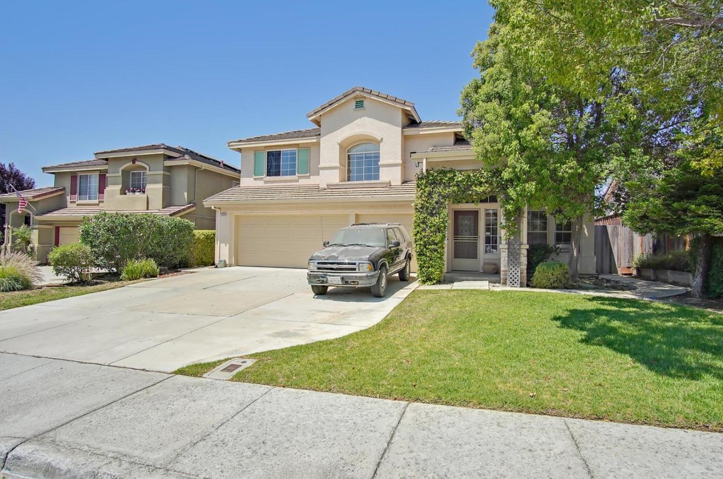 2260 Fairhaven Dr, Hollister, CA 95023