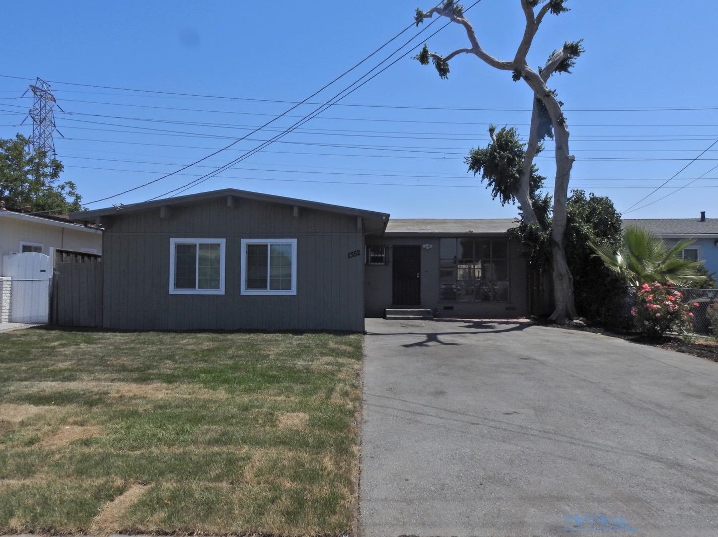 1352 Camellia Dr, Palo Alto, CA 94303
