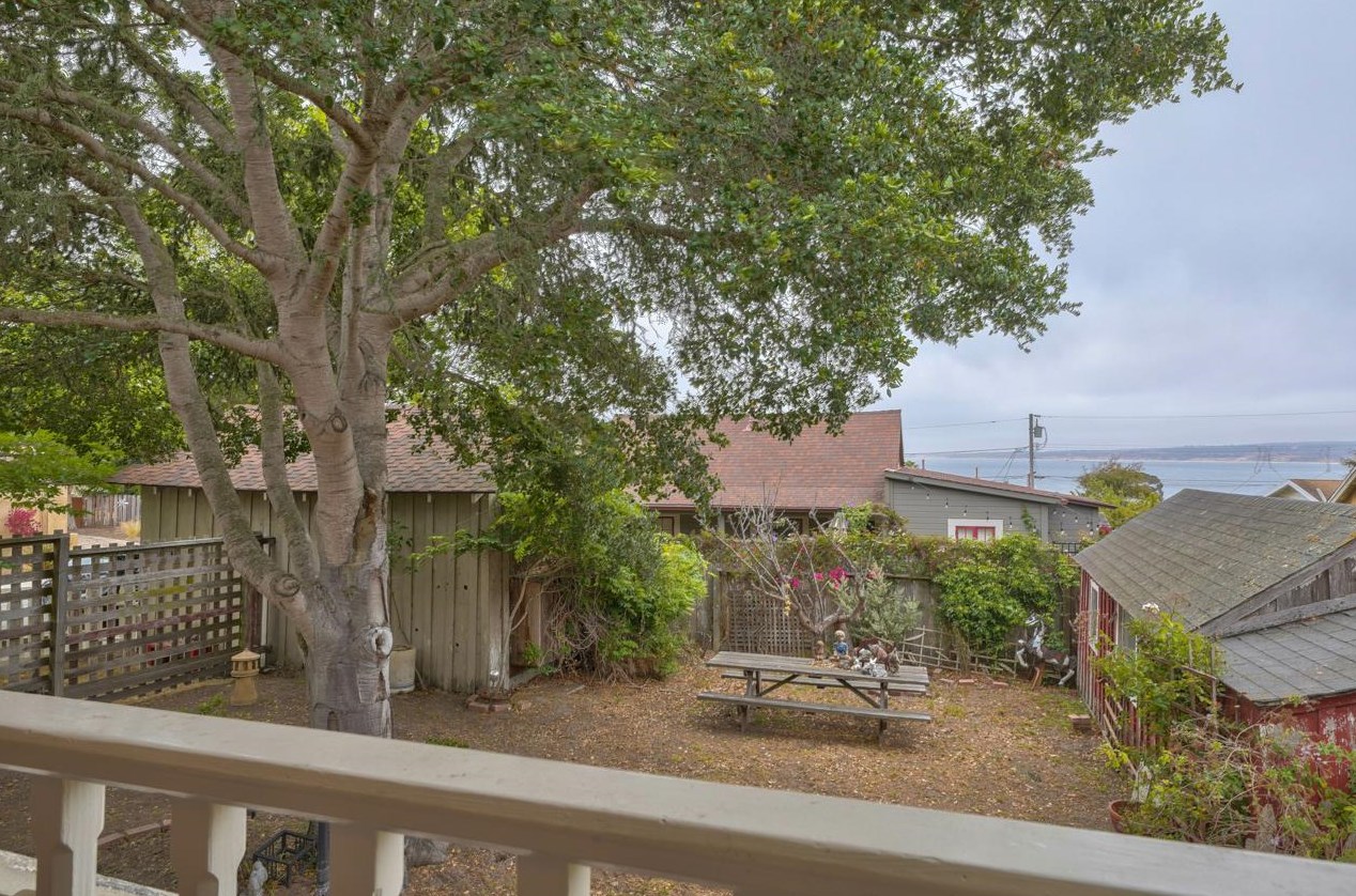 519 Dickman Ave, Monterey, CA 93940