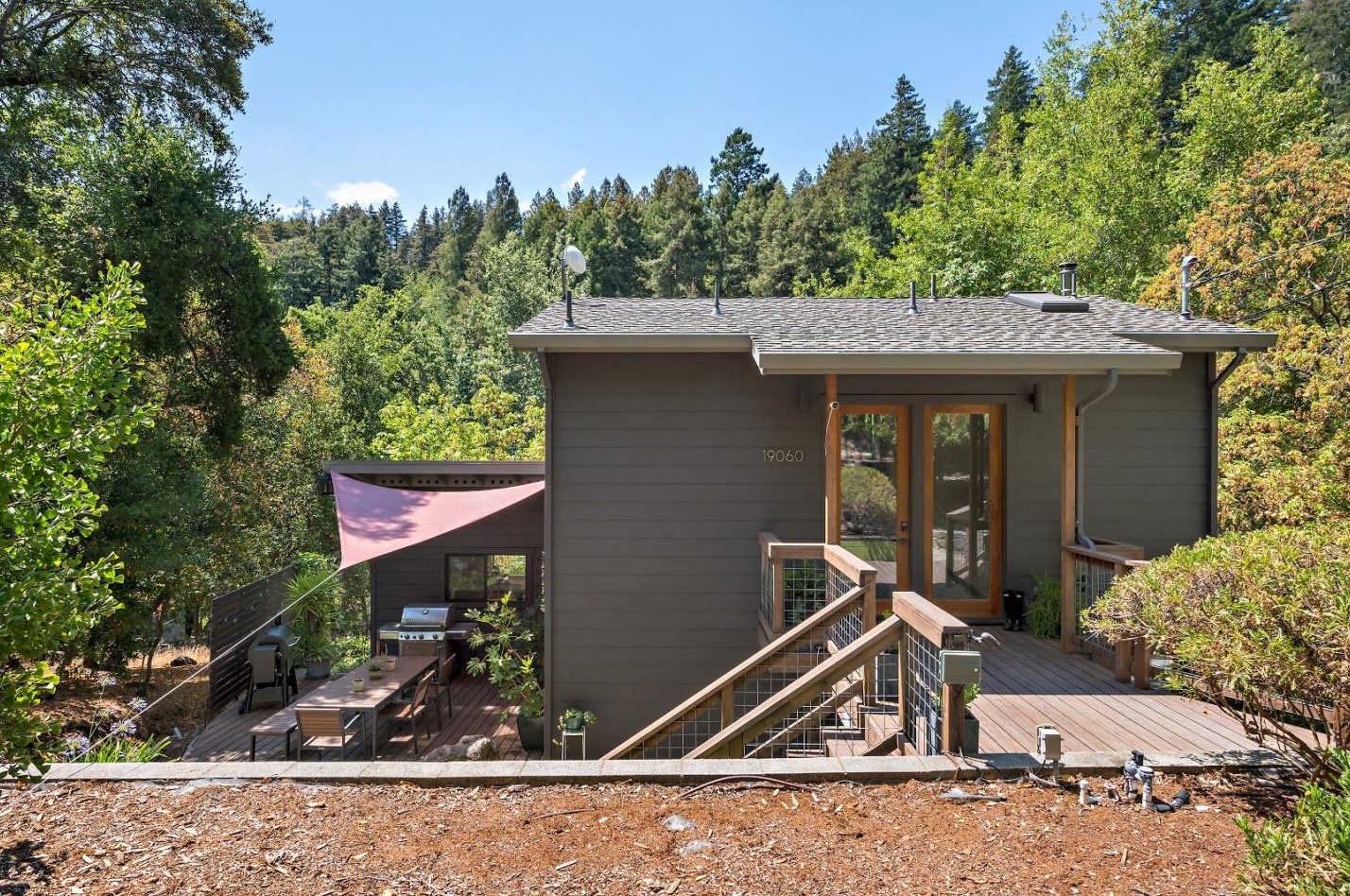 19060 Laurel Dr, Los Gatos, CA 95033