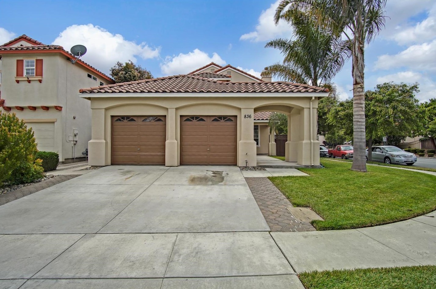 836 Castleton St, Salinas, CA 93906-4854