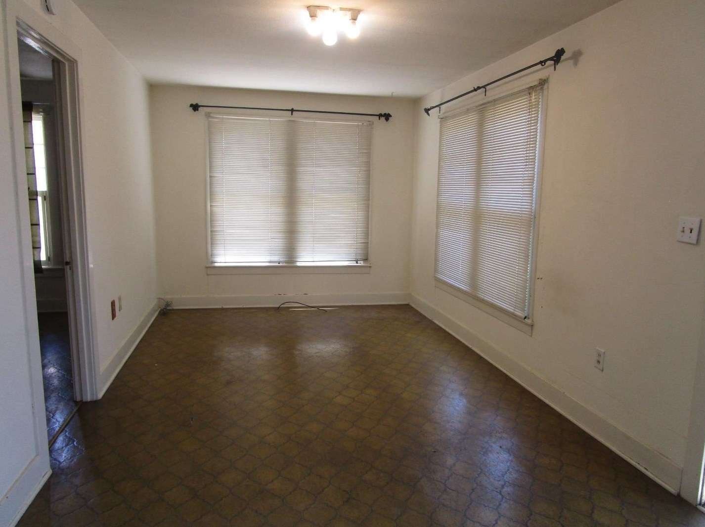 123 Locust Ave, Hollister, CA 95023