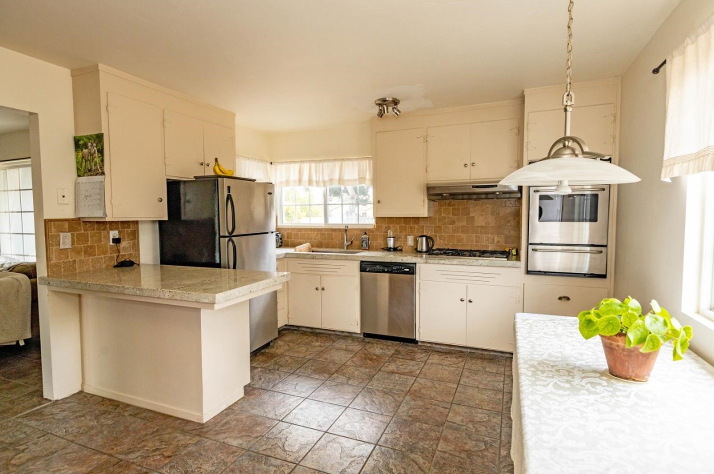 837 Portola Dr, Monterey, CA 93940-5531
