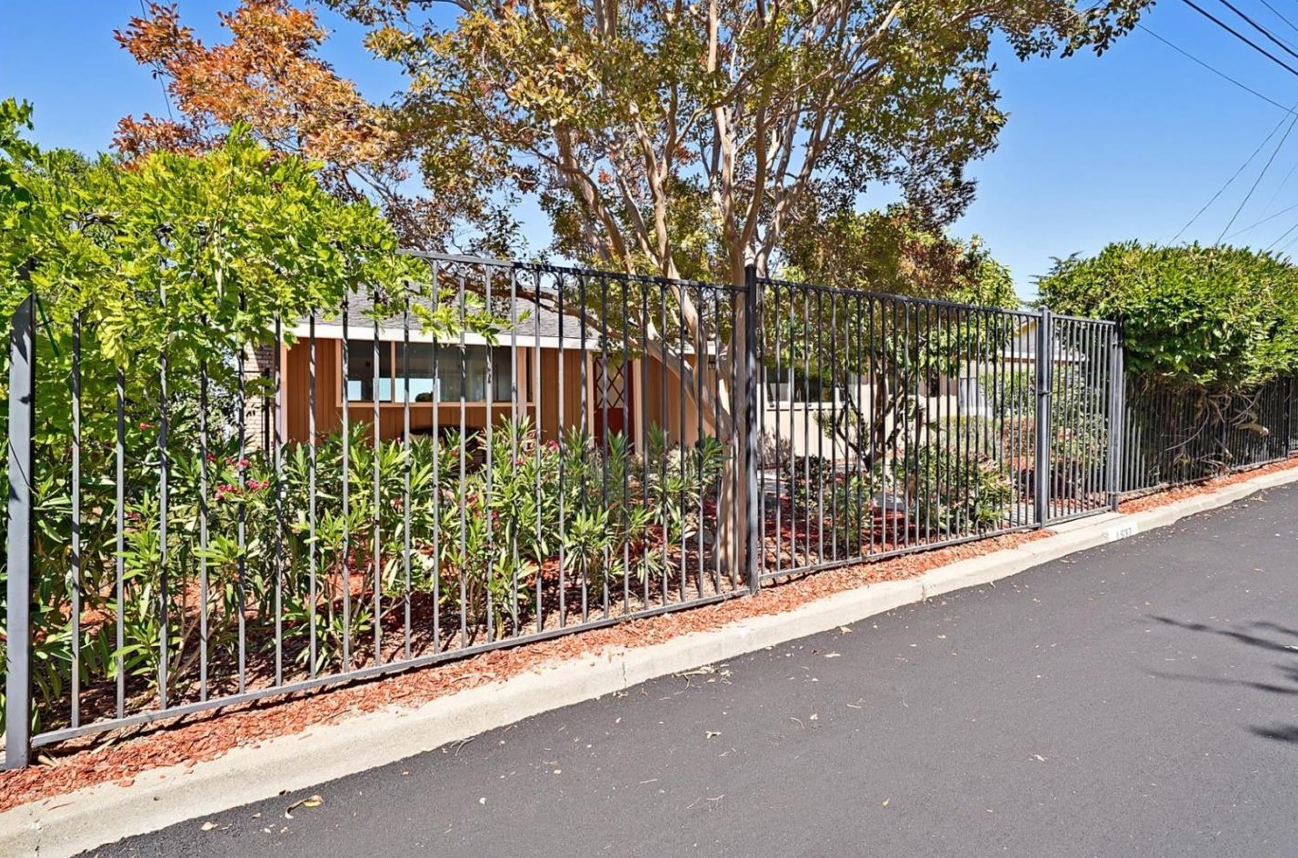 1537 Vine St, Belmont, CA 94002