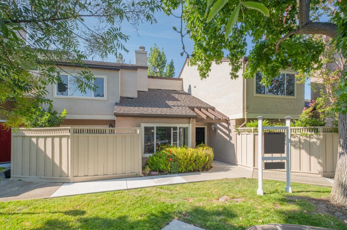 1950 Las Encinas Ct, Los Gatos, CA 95032-1017