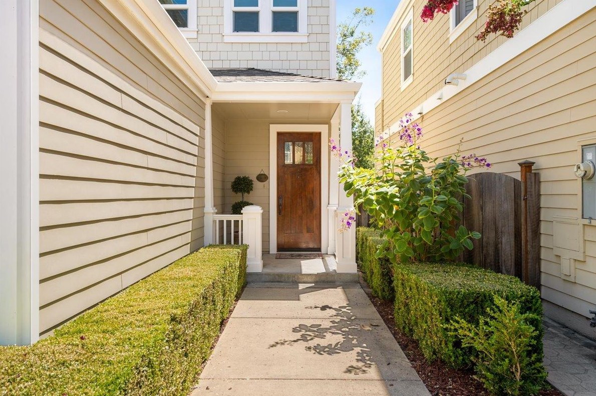 212 Creekside Village Dr, Los Gatos, CA 95032