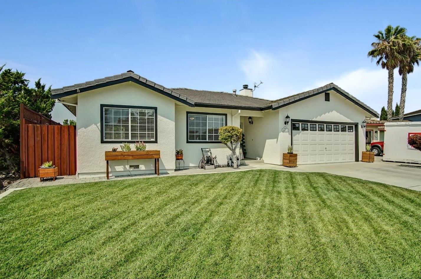 550 Verona Pl, Hollister, CA 95023