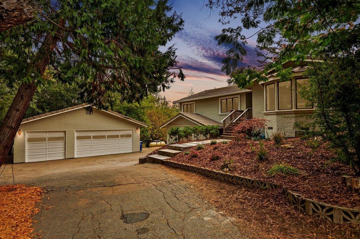 23584 Summit Rd, Los Gatos, CA 95033