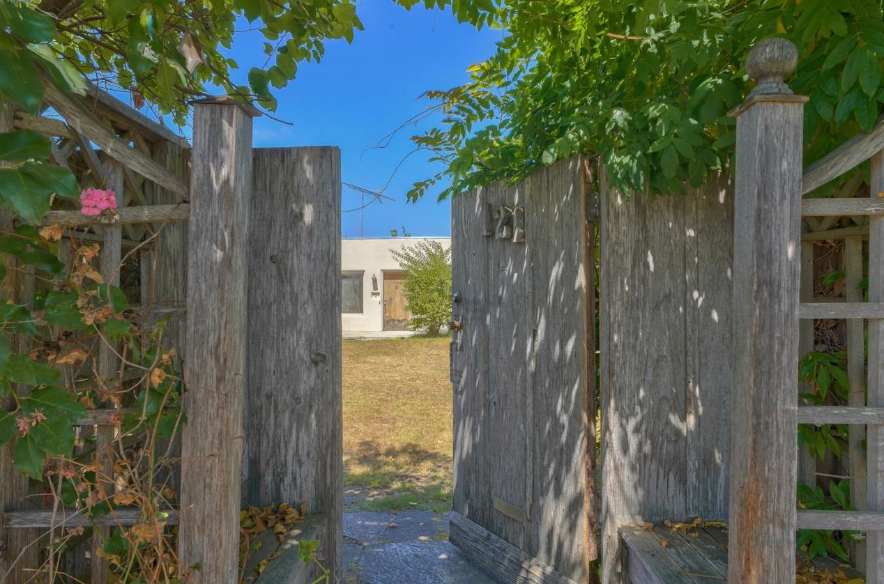 121 Acacia St, Salinas, CA 93901-3103