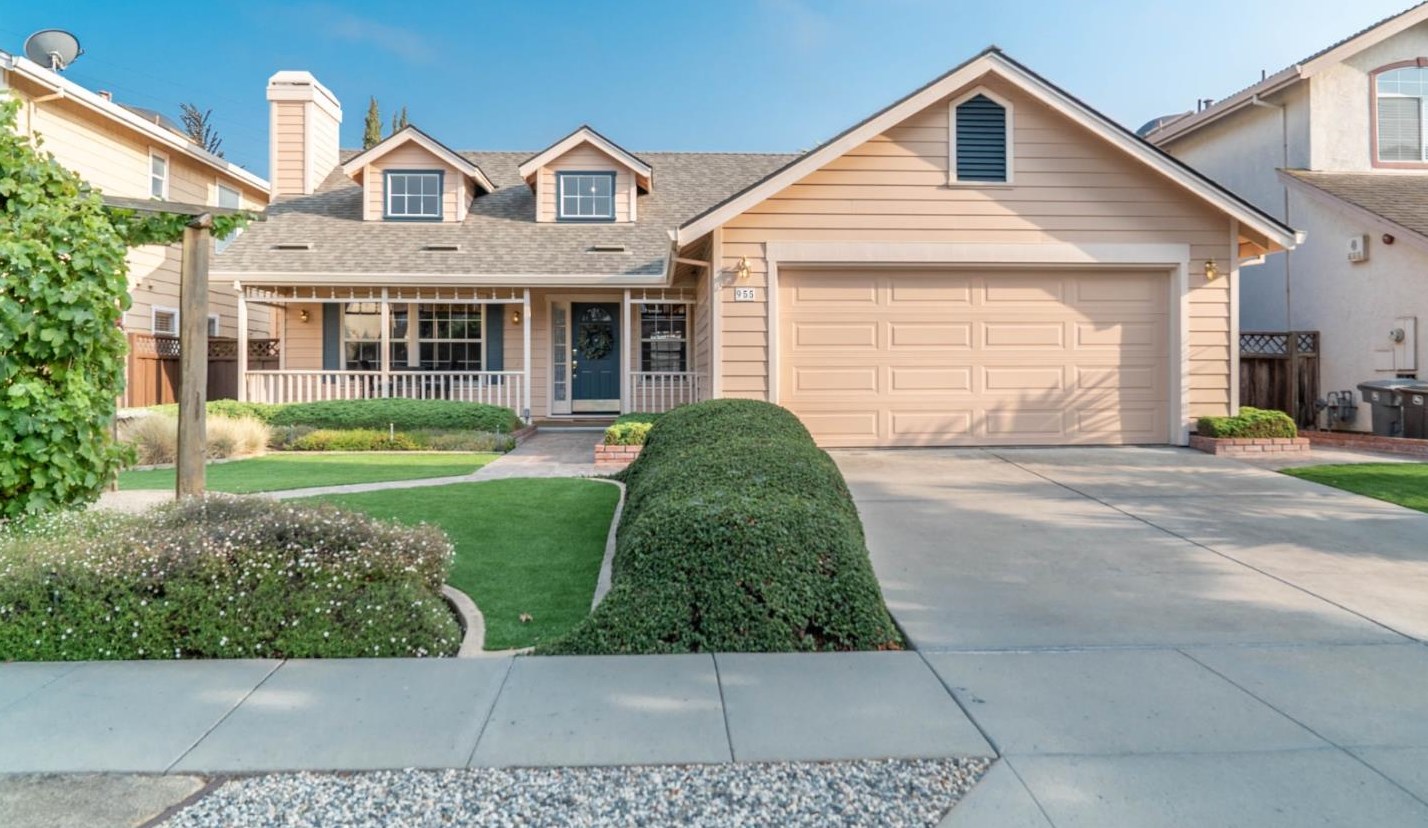 955 Hancock St, Salinas, CA 93906-4437