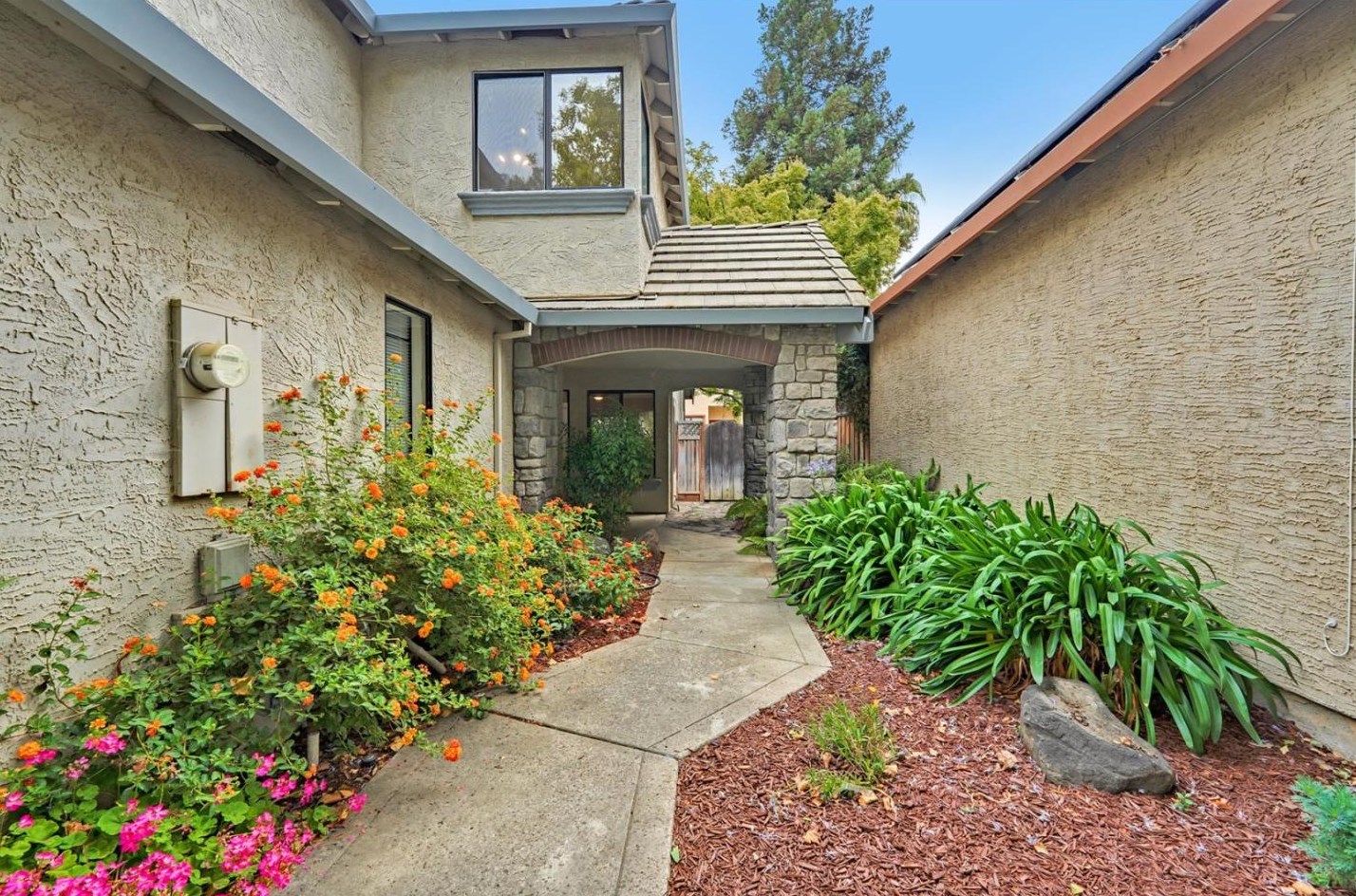 17530 Serene Dr, Morgan Hill, CA 95037