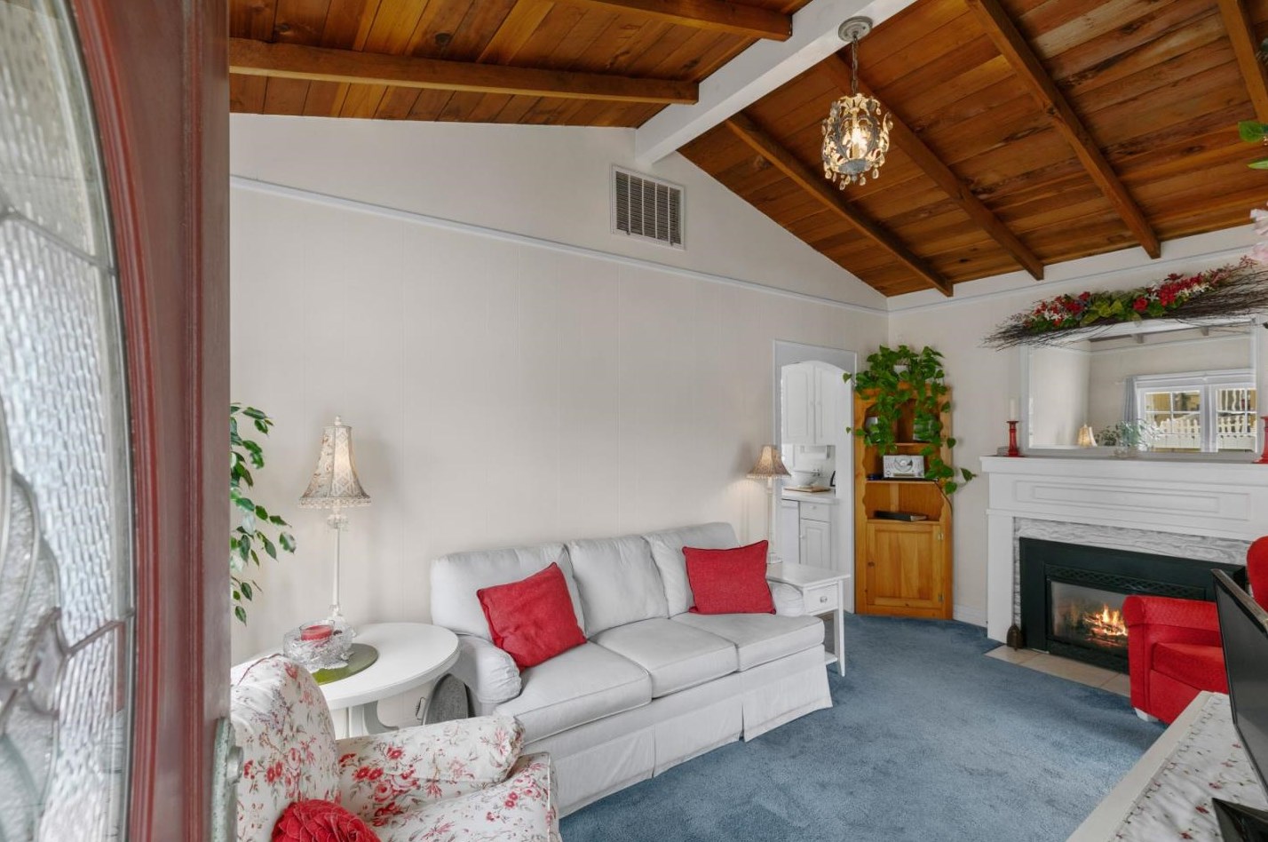 898 Pine St, Monterey CA  93940-1227 exterior