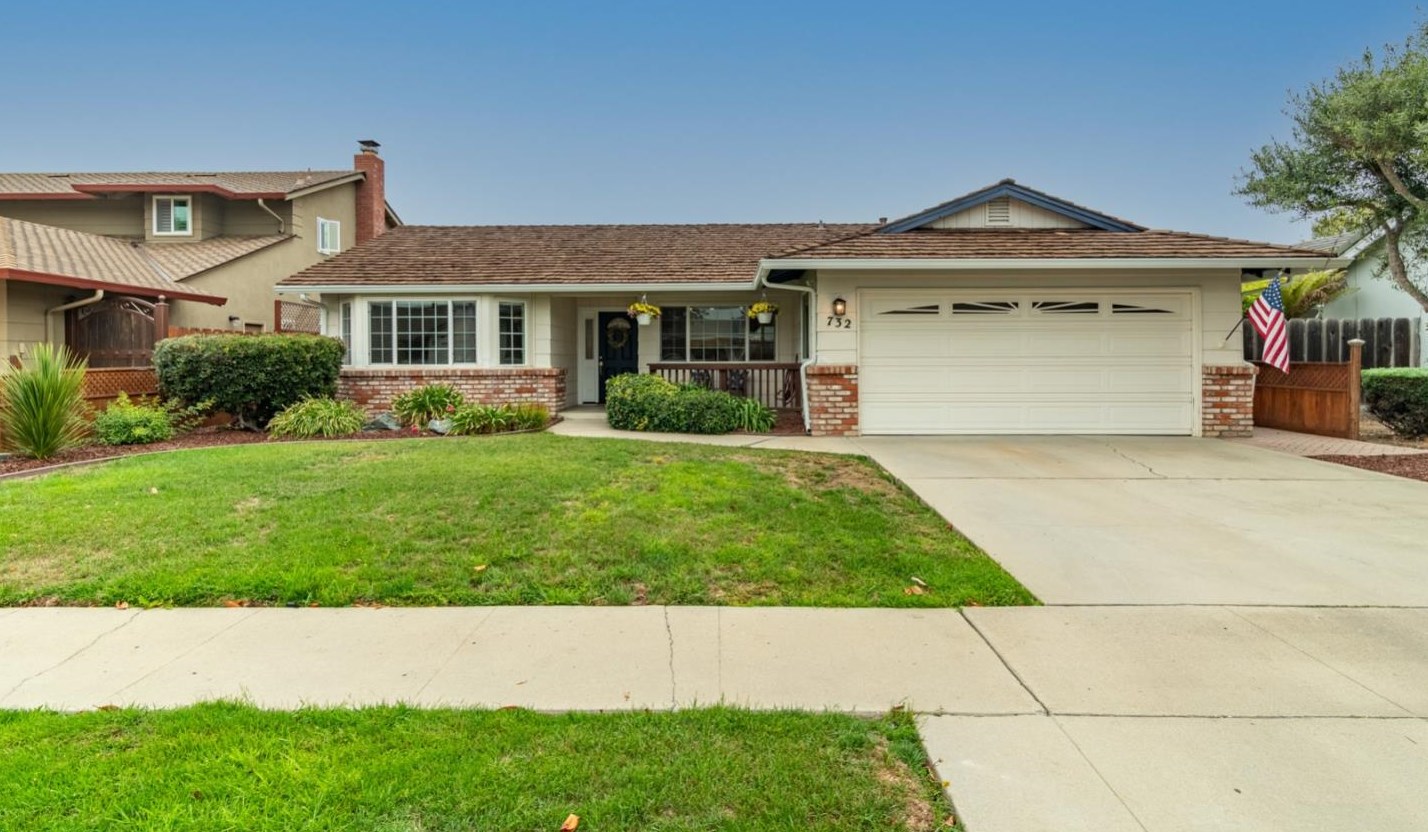 732 San Jacinto Dr, Salinas, CA 93901-1037
