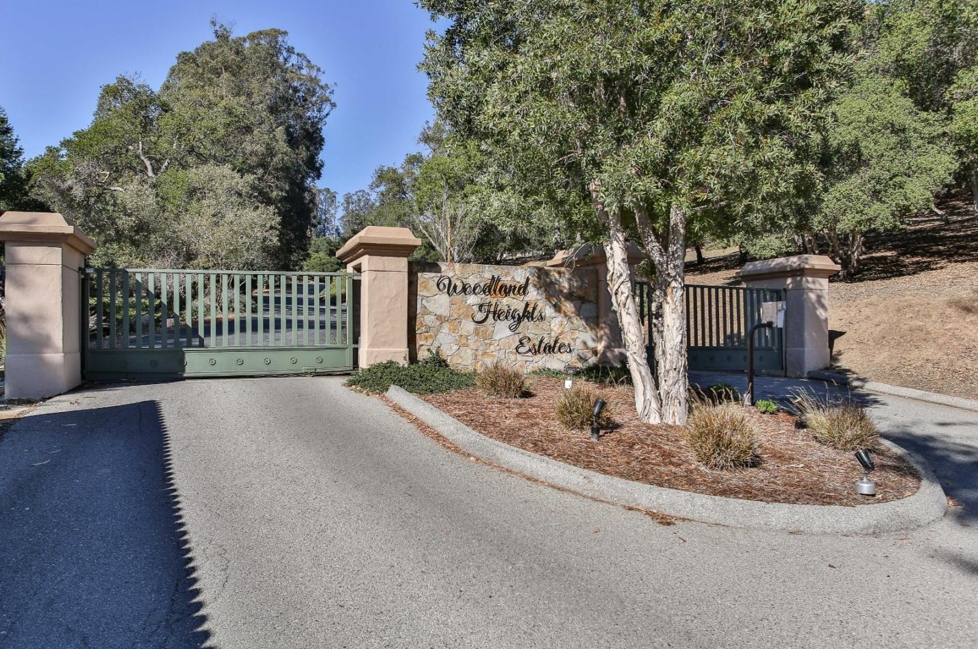 8741 Woodland Heights Ln, Salinas, CA 93907-1463