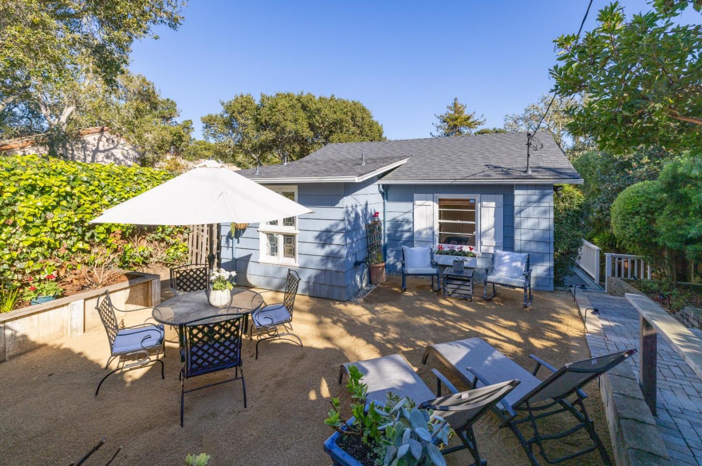923 Alameda Ave, Monterey, CA 93940-4403