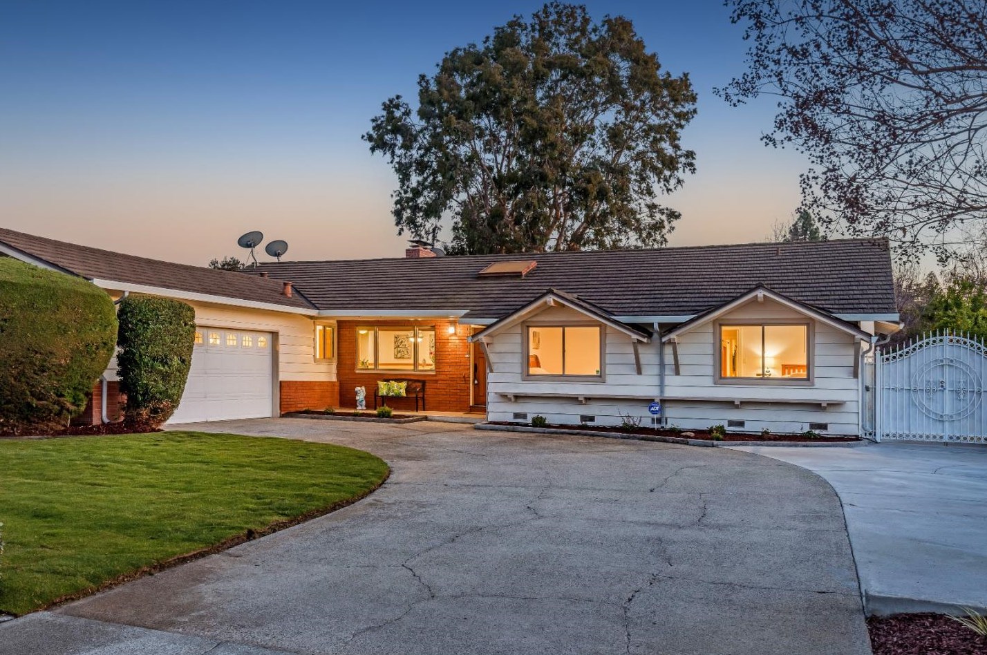 12073 Country Squire Ln, Saratoga, CA 95070-3443