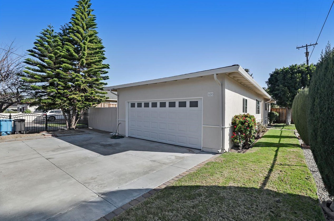 600 Macarthur Ave, Redwood City, CA 94063