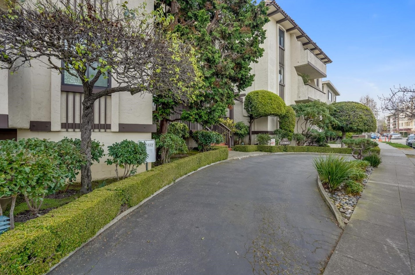 1427 Floribunda Ave 303, Burlingame, CA 94010