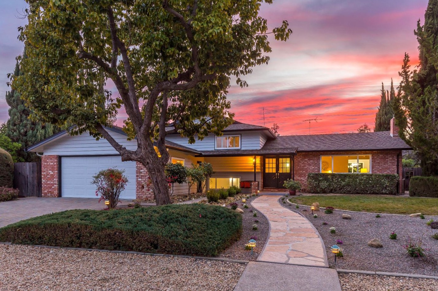 12251 Viewoak Dr, Saratoga, CA 95070-3234