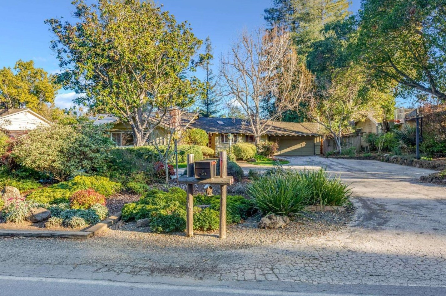 728 Loyola Dr, Los Altos, CA 94024