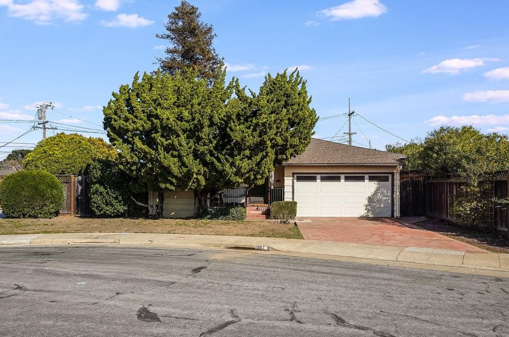 2087 Fiesta Ct, San Mateo, CA 94403-1558