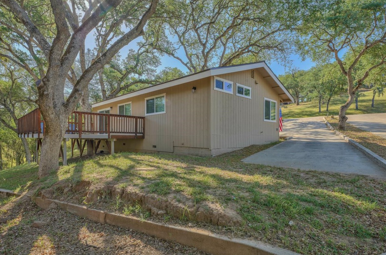 2583 Oak Shores Dr, Lake Nacimiento, CA 93426