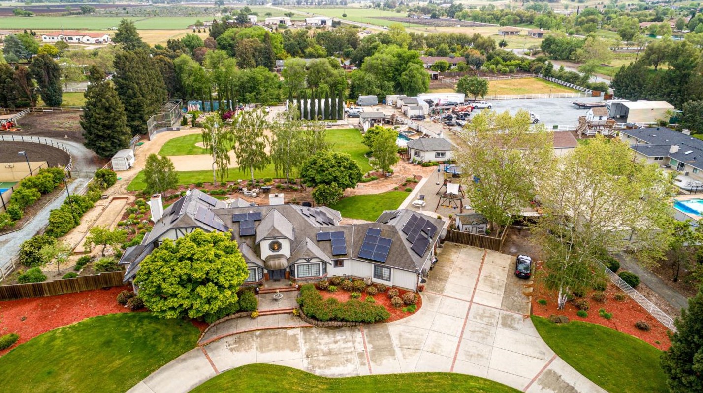 645 Powder Horn Ct, San Martin, CA 95046