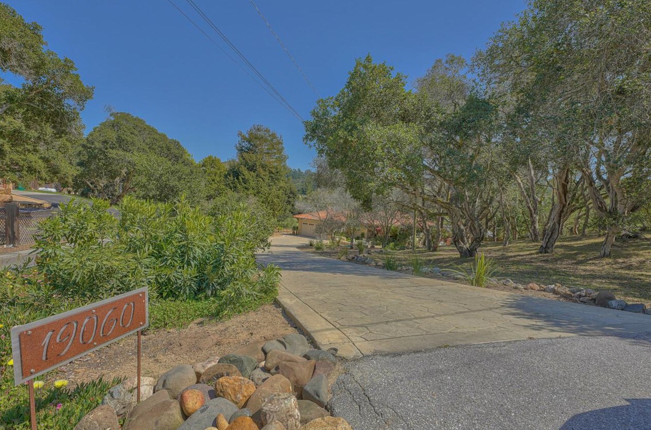 19060 Shady Dr, Salinas, CA 93907-8412