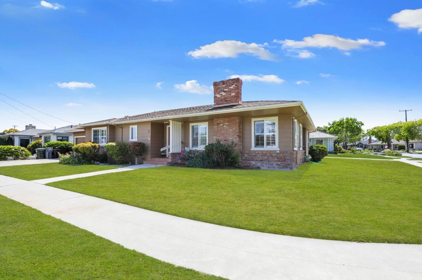 2 San Carlos Dr, Salinas, CA 93901-3008