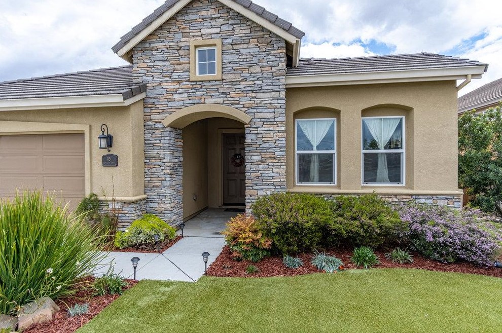95 Los Altos Dr, Hollister, CA 95023