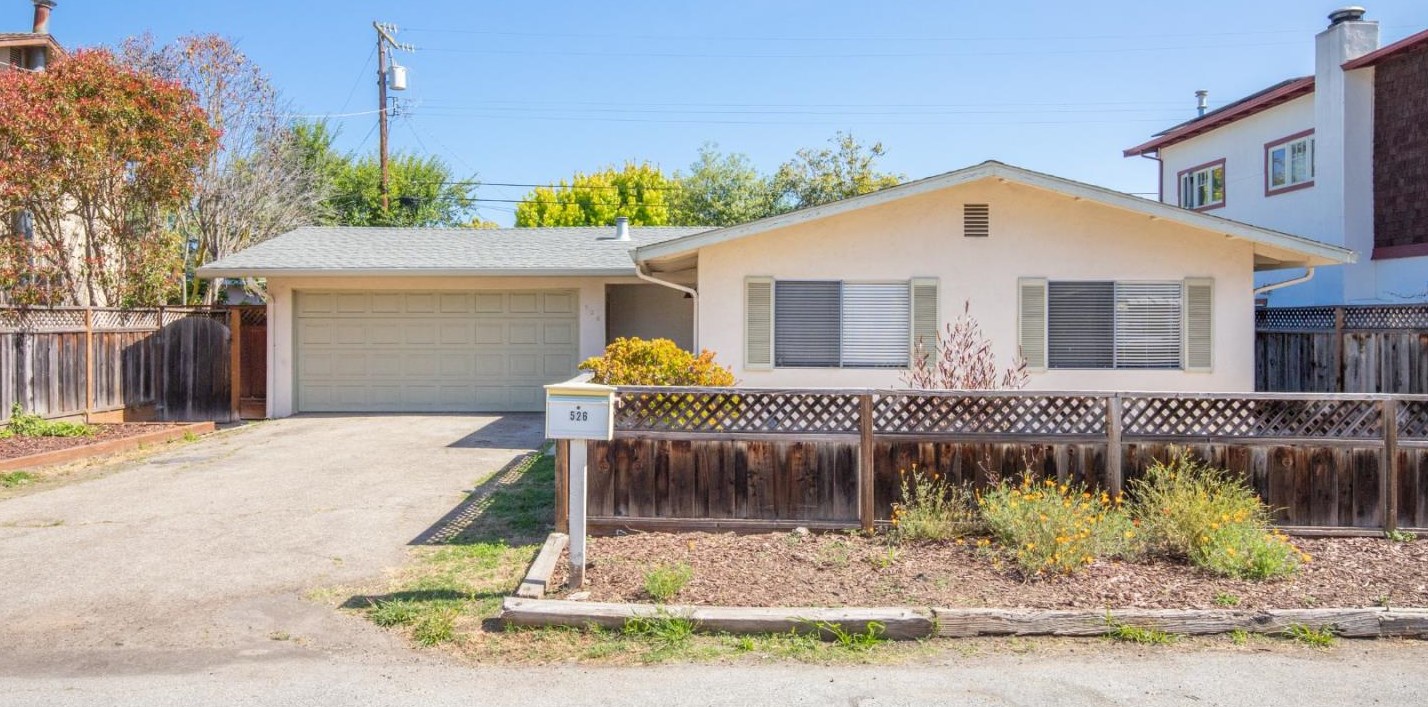 526 Harriet Ave, Aptos, CA 95003-3706