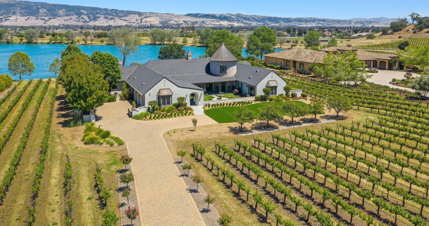 1420 Lakeview Ct, San Martin, CA 95046