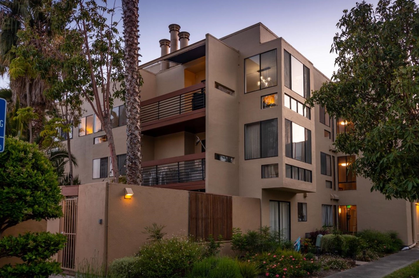 904 Beach Park Blvd, San Mateo, CA 94404-3255