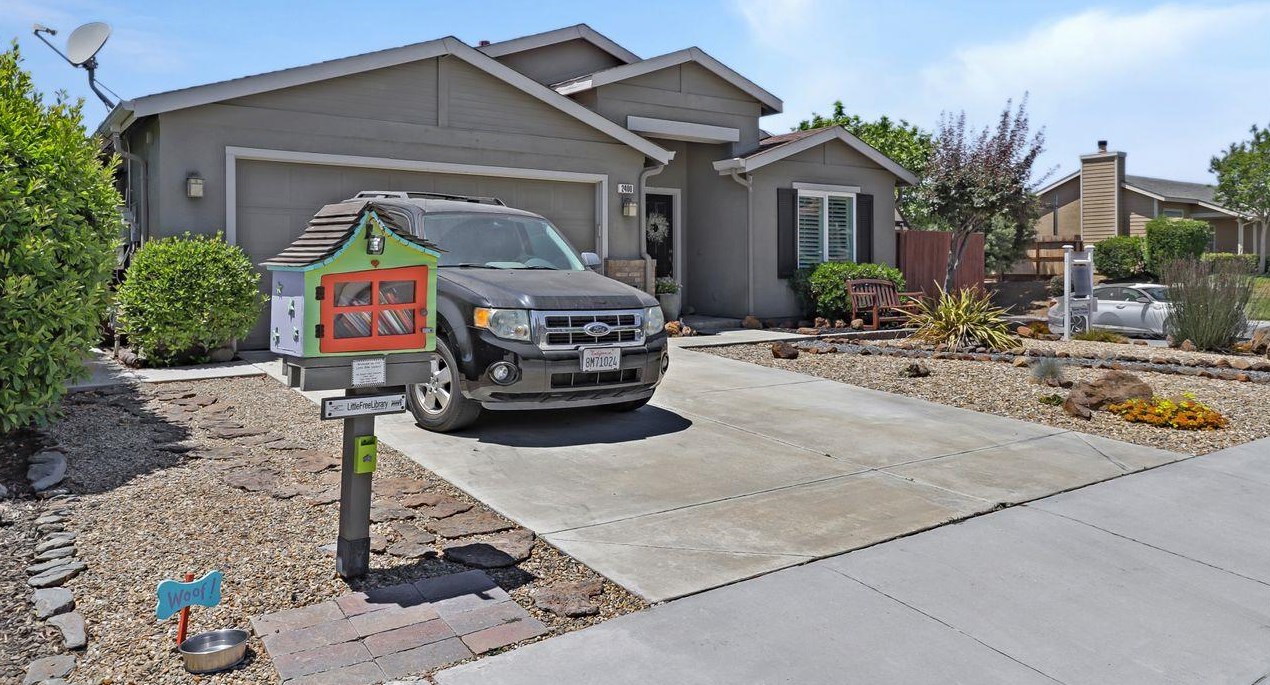 2400 Glenview Dr, Hollister, CA 95023