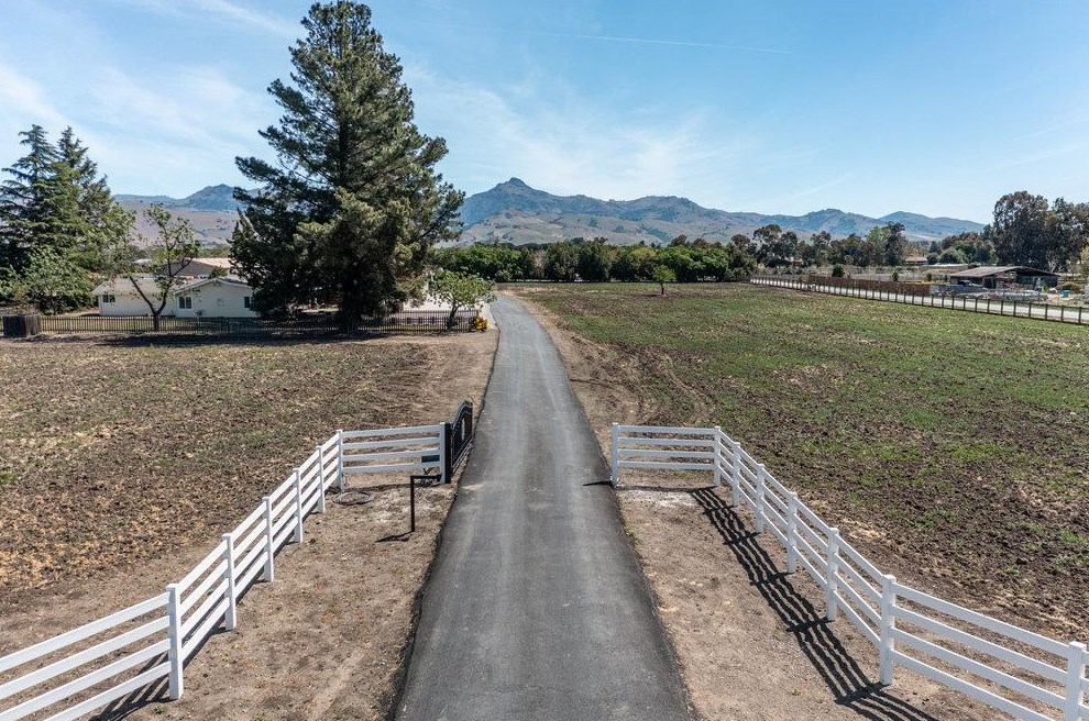 4345 Fairview Rd, Hollister, CA 95023