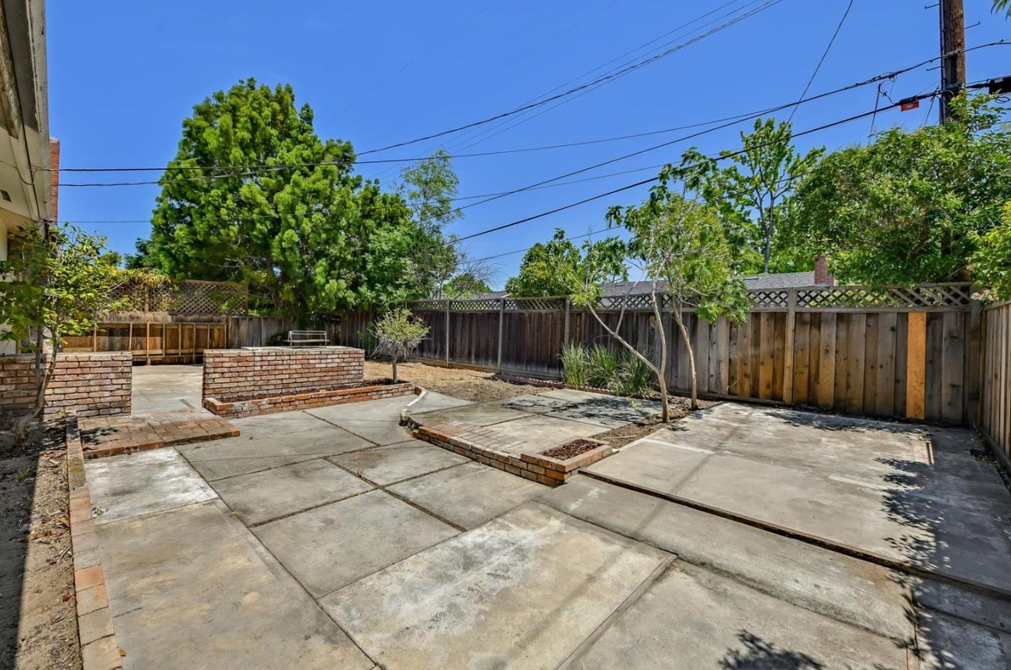 826 Oakgrove Dr, San Jose CA  95129-2319 exterior