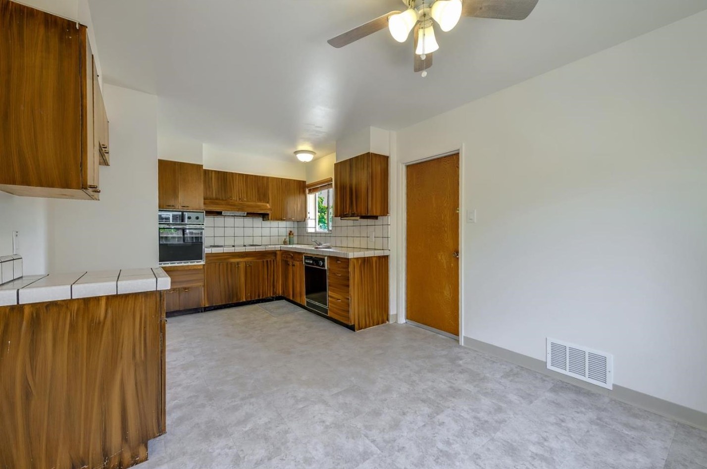 826 Oakgrove Dr, San Jose CA  95129-2319 exterior