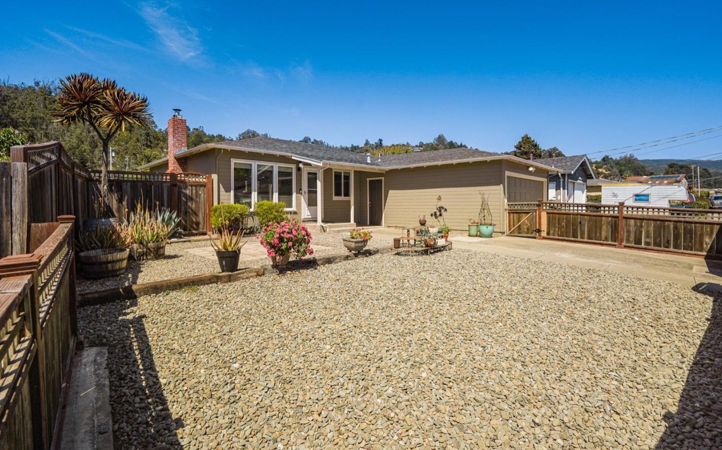 1390 Solano Dr, Pacifica, CA 94044