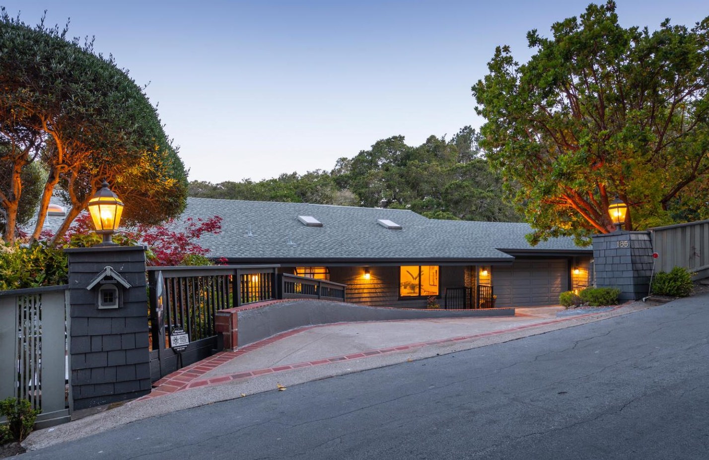 185 Ridgeway Rd, Burlingame, CA 94010