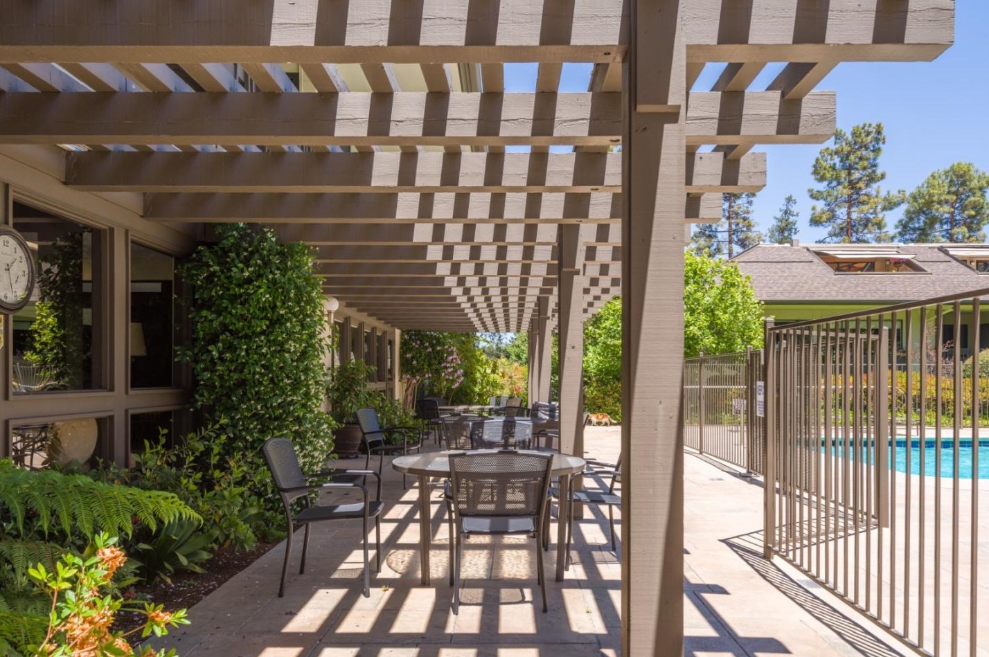 2140 Santa Cruz Ave, Menlo Park CA  94025-6352 exterior