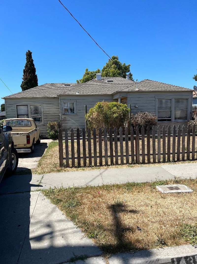 1435 1st Ave, Salinas, CA 93905-2325