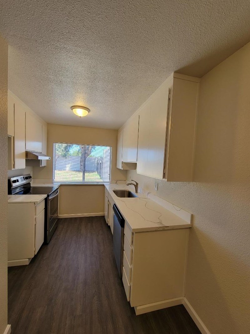 1635 Cherokee Dr, Salinas, CA 93906-2307