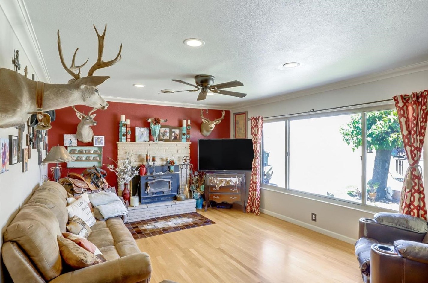 4261 Santa Ana Valley Rd, Hollister, CA 95023